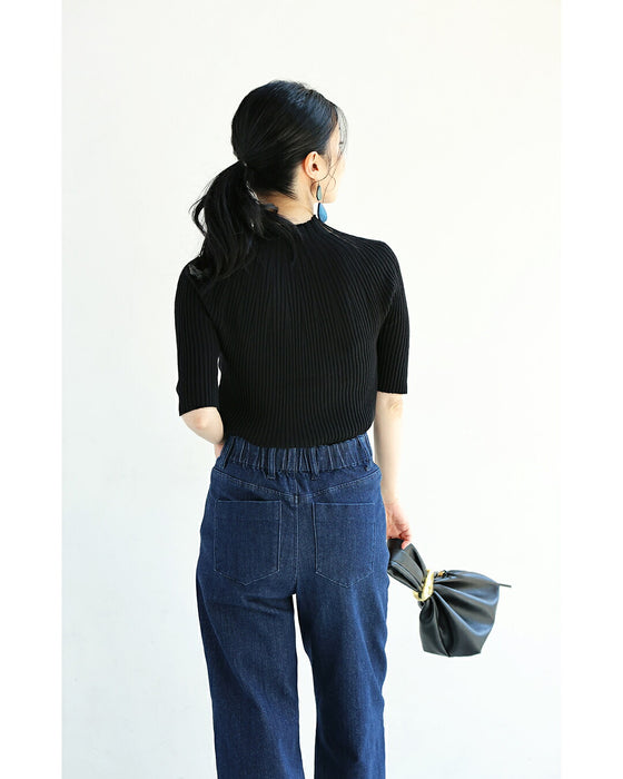 A streamlined ribbed cut-and-sew top with light particles falling on it