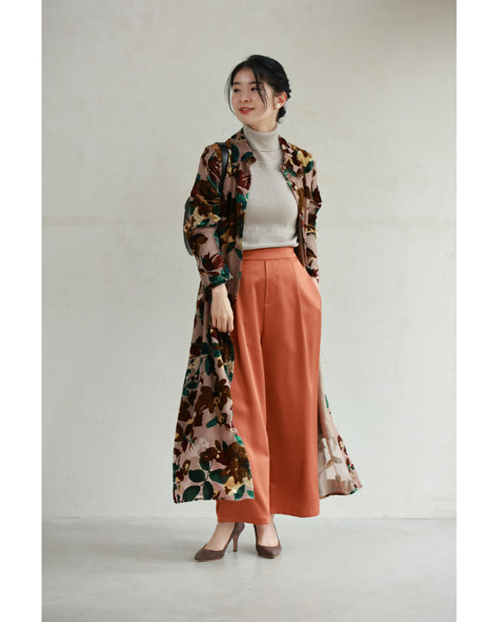 Medium-length shirt dress with velour-like flowers