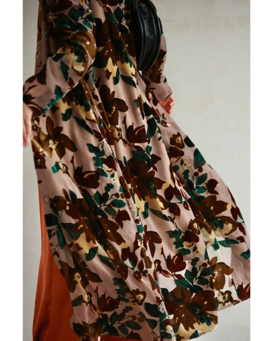 Medium-length shirt dress with velour-like flowers