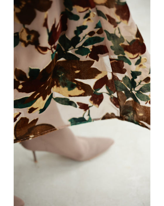 Medium-length shirt dress with velour-like flowers