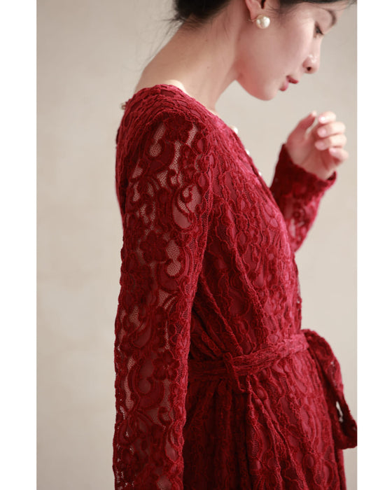 ベロア調の花浮かぶ総レースロングワンピース(ベルト付き)