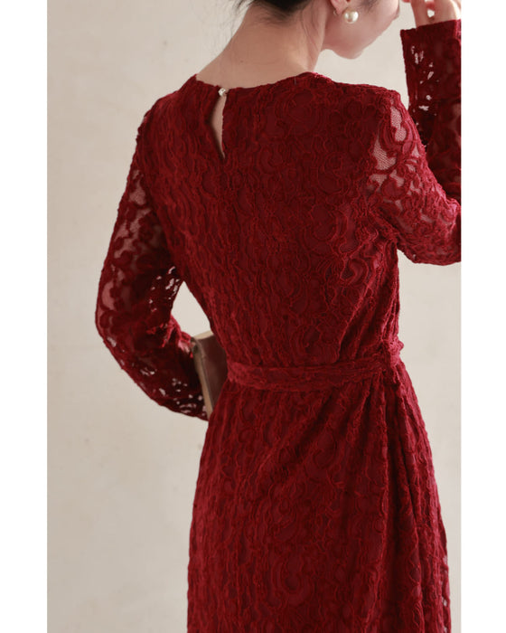ベロア調の花浮かぶ総レースロングワンピース(ベルト付き)