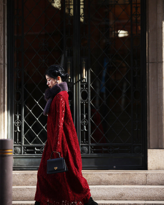 ベロア調の花浮かぶ総レースロングワンピース(ベルト付き)