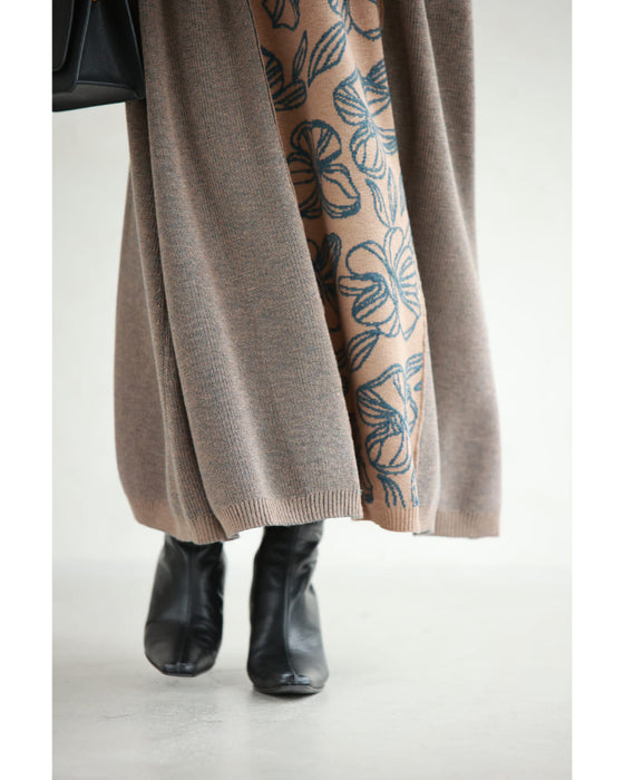 青い花が連なるウエストリブニットミディアムスカート