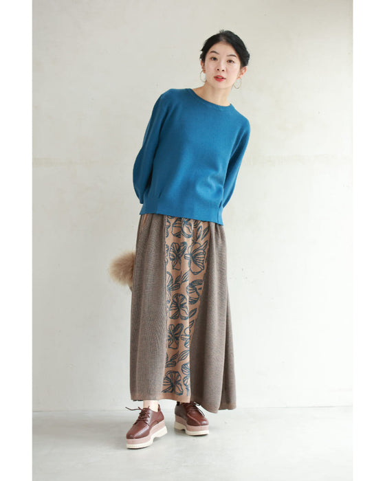 青い花が連なるウエストリブニットミディアムスカート