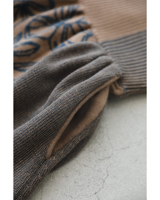 青い花が連なるウエストリブニットミディアムスカート