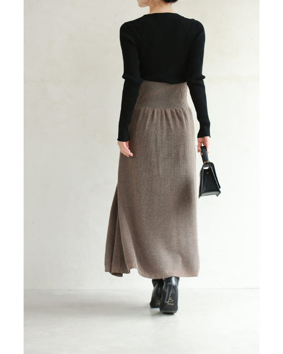 青い花が連なるウエストリブニットミディアムスカート