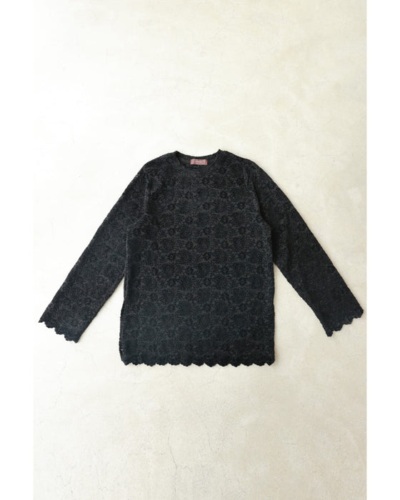 Paisley patterned velour-like cut-and-sew top