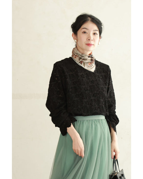 Paisley patterned velour-like cut-and-sew top