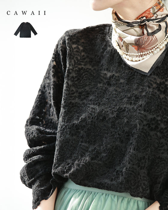 Paisley patterned velour-like cut-and-sew top