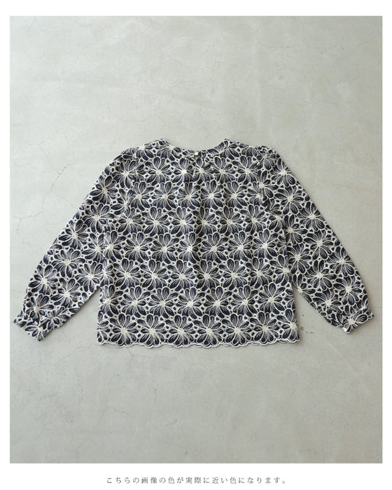 細やかなスパンコールが輝く花刺繍プルオーバートップス