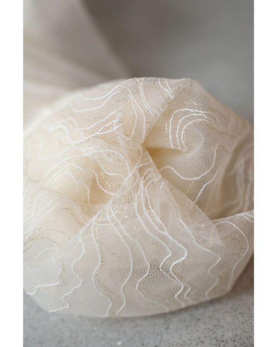 チュールライン流れるシアーベールのニットカットソートップス