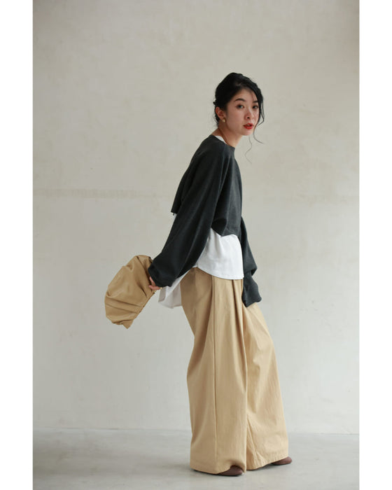 ゆったりスリーブの短丈ニットプルオーバートップス