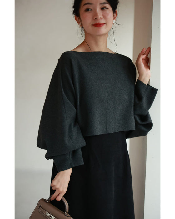 ゆったりスリーブの短丈ニットプルオーバートップス