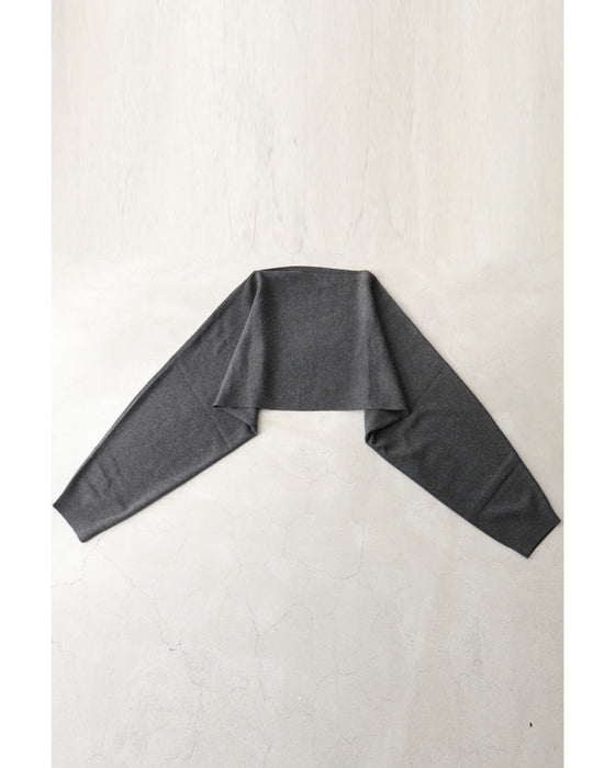 ゆったりスリーブの短丈ニットプルオーバートップス