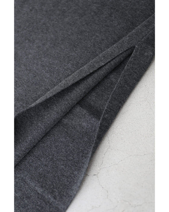 ゆったりスリーブの短丈ニットプルオーバートップス