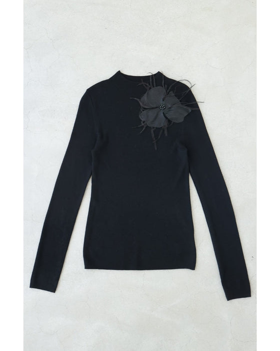 (黒)心に宿る立体花のニットカットソートップス