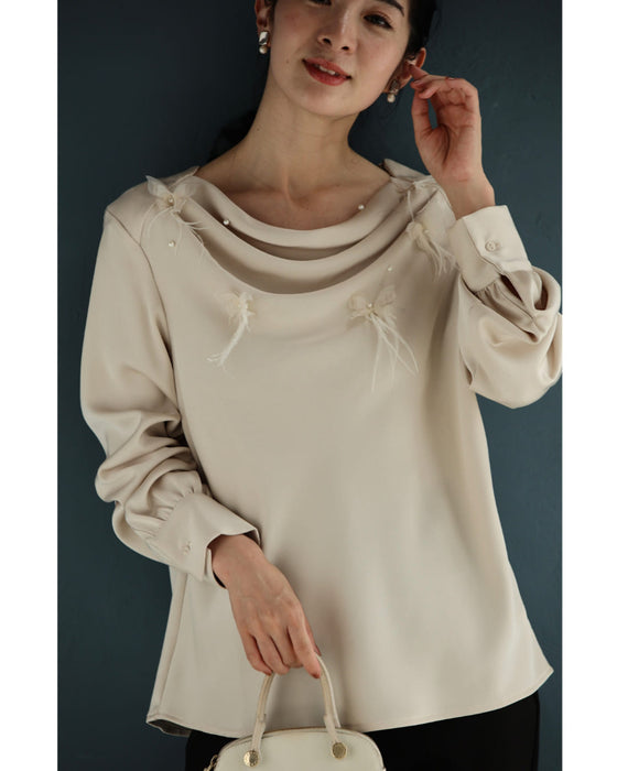 蝶々舞うデコルテドレープブラウストップス