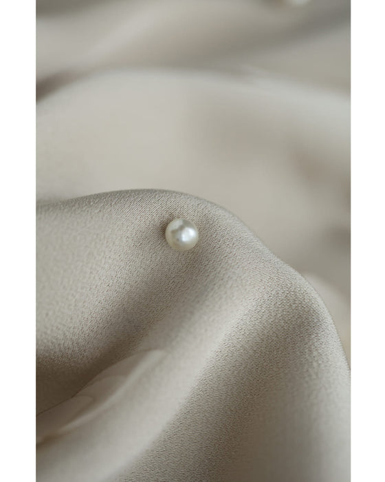 蝶々舞うデコルテドレープブラウストップス