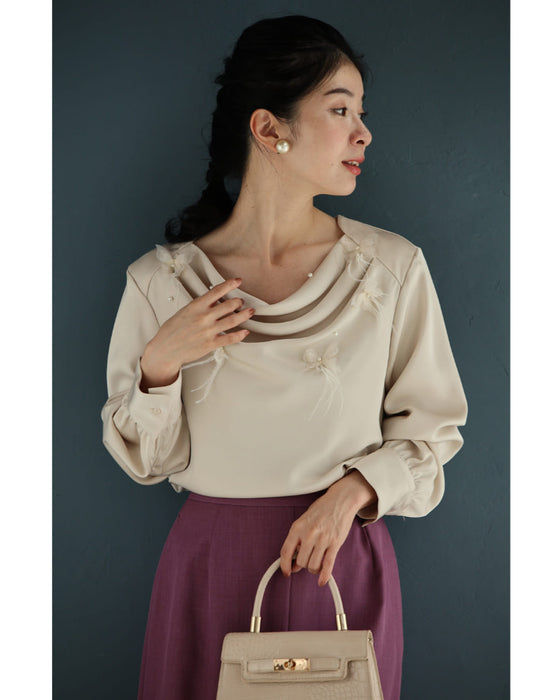 蝶々舞うデコルテドレープブラウストップス