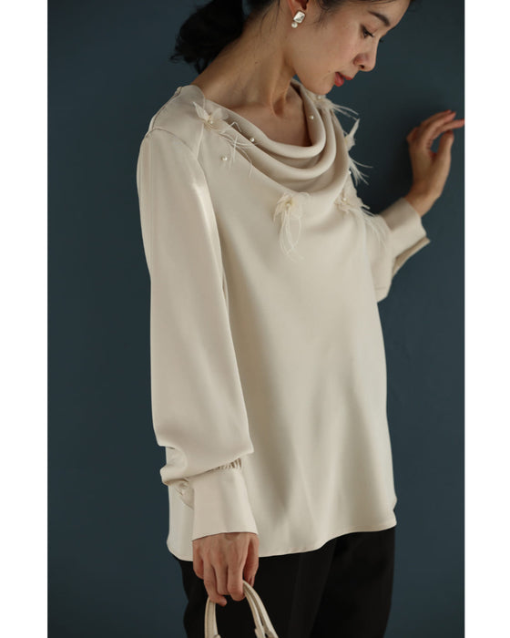 蝶々舞うデコルテドレープブラウストップス