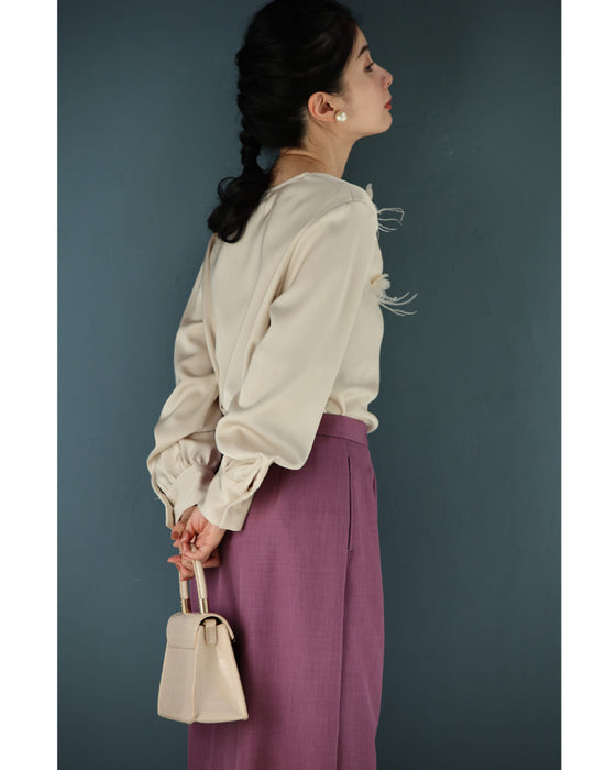 蝶々舞うデコルテドレープブラウストップス