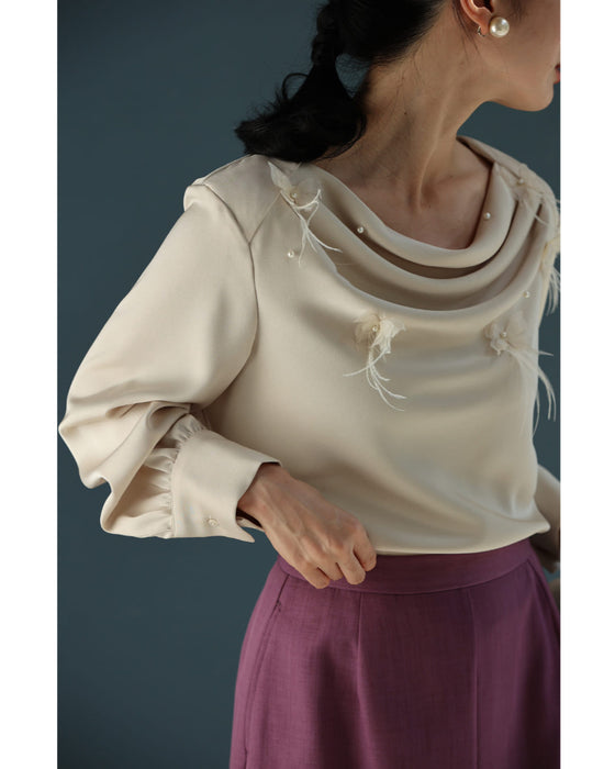 蝶々舞うデコルテドレープブラウストップス