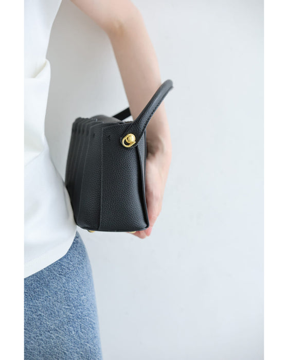 重なりプリーツデザインのショルダーバッグ（スカーフ付き）