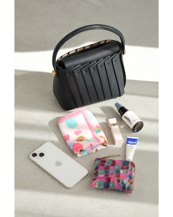 重なりプリーツデザインのショルダーバッグ（スカーフ付き）