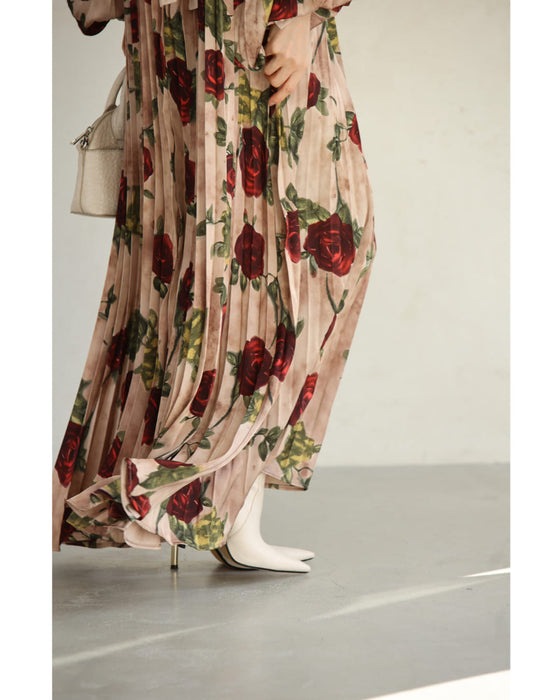 気品ある薔薇のプリーツロングワンピース(紐ベルト付き)