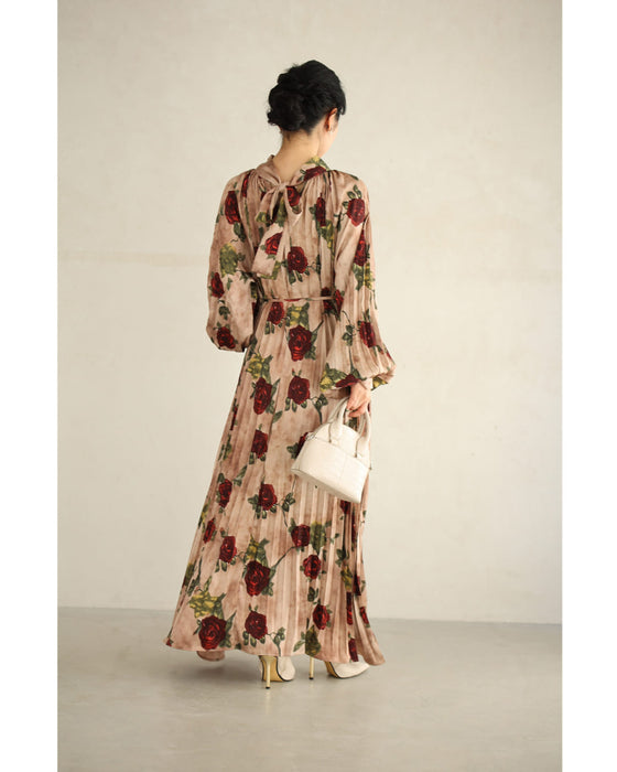 気品ある薔薇のプリーツロングワンピース(紐ベルト付き)