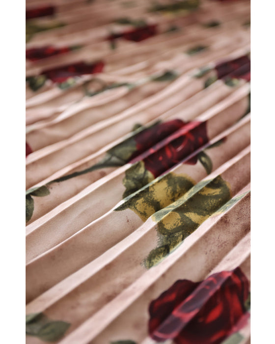 気品ある薔薇のプリーツロングワンピース(紐ベルト付き)