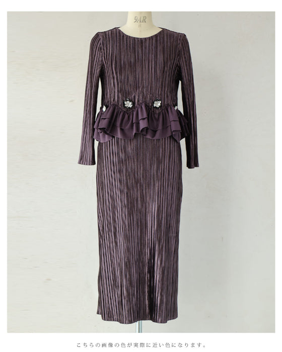 ビジューの花が煌めくなみなみフリルの艶プリーツミディアムワンピース