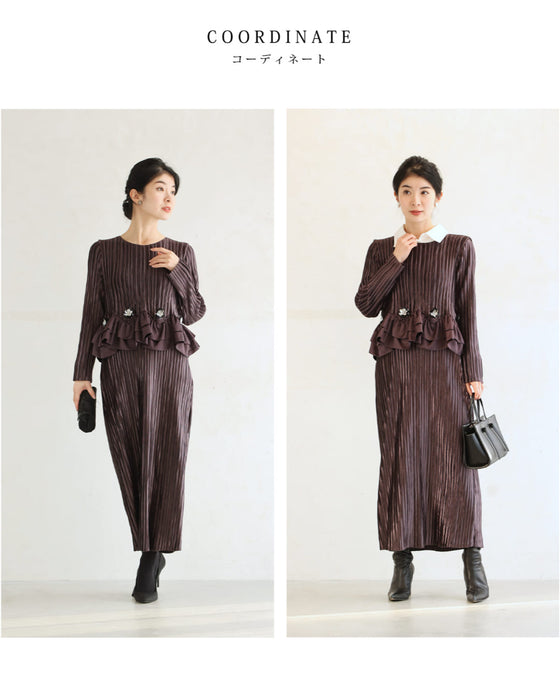 ビジューの花が煌めくなみなみフリルの艶プリーツミディアムワンピース