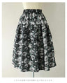A jacquard midi skirt with a modern floral world