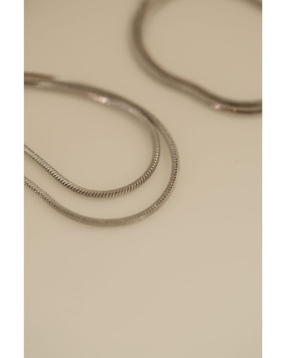 長さ調整可能。3つのジュエル輝くラリアットネックレス