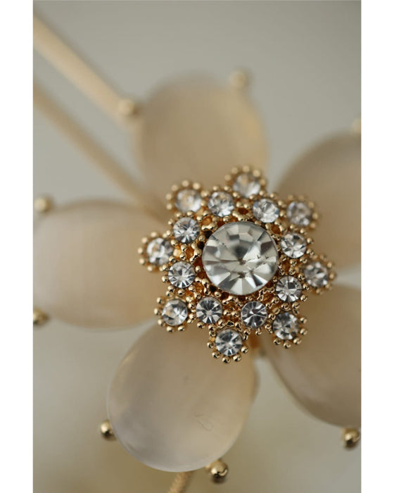 パーツの位置を変えられる。ミルキーな花びらラリエットネックレス