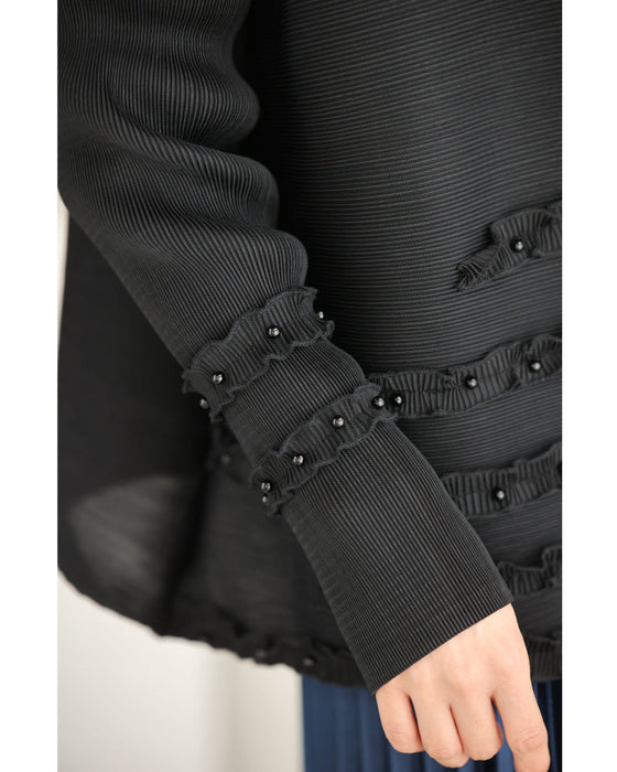 パールを飾ったフリルラインのプリーツカットソートップス