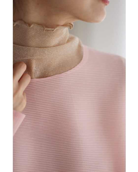 パールを飾ったフリルラインのプリーツカットソートップス