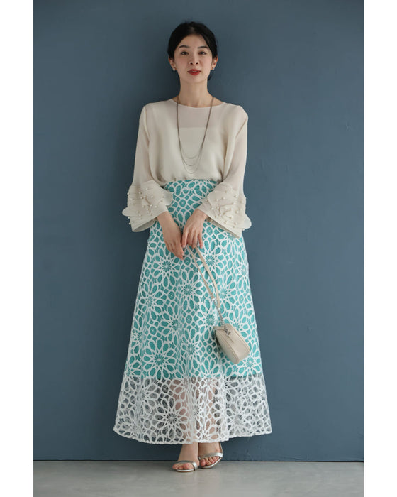 パール艶めく花びら袖のプリーツカットソートップス