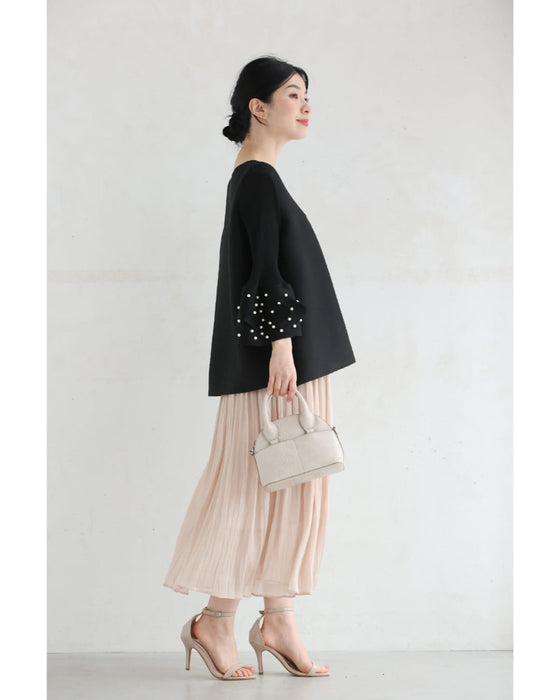 パール艶めく花びら袖のプリーツカットソートップス