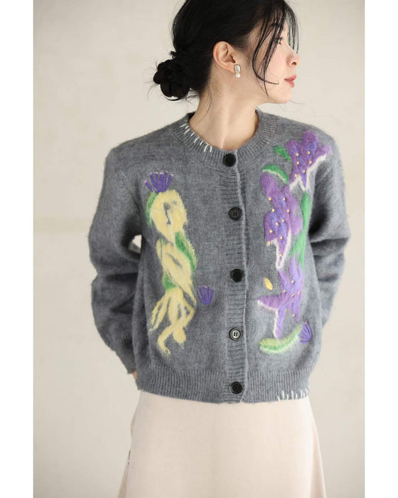 ふんわり浮かび上がる植物モチーフのニットカーディガン