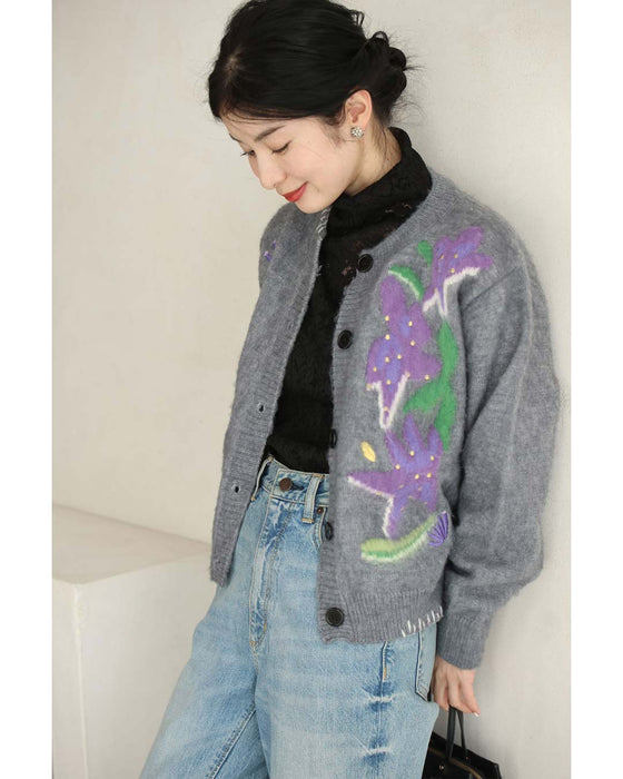 ふんわり浮かび上がる植物モチーフのニットカーディガン
