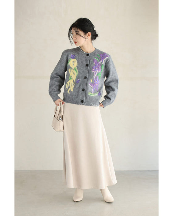 ふんわり浮かび上がる植物モチーフのニットカーディガン