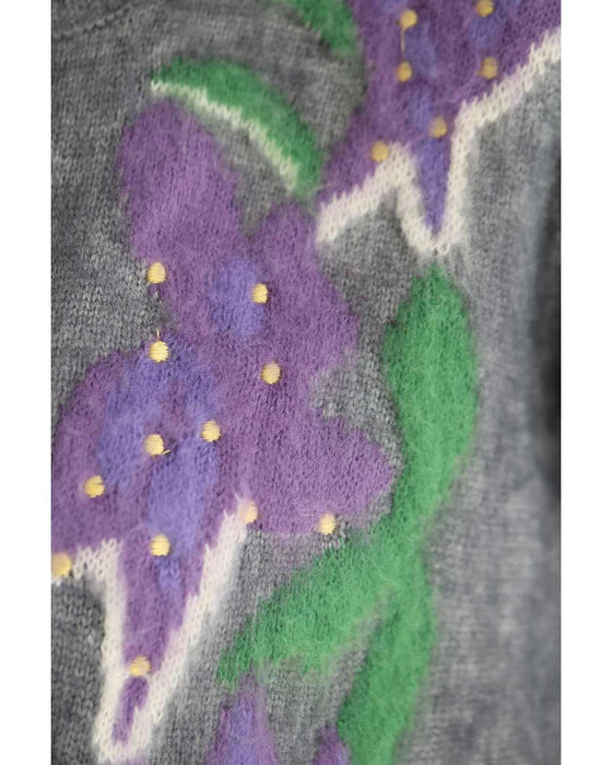 ふんわり浮かび上がる植物モチーフのニットカーディガン