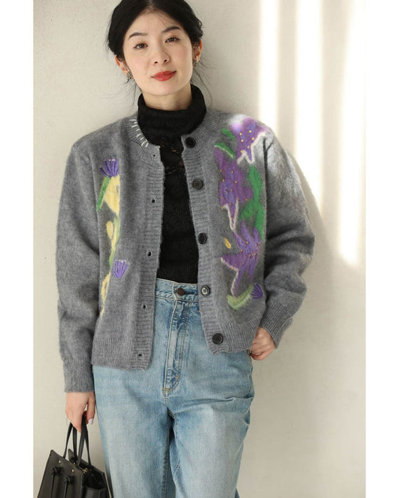 ふんわり浮かび上がる植物モチーフのニットカーディガン