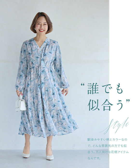 春の日差しを浴びるブルーミングティアードワンピース