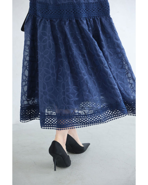 全面に咲く花刺繍のベールロングワンピース(ベルト付き)