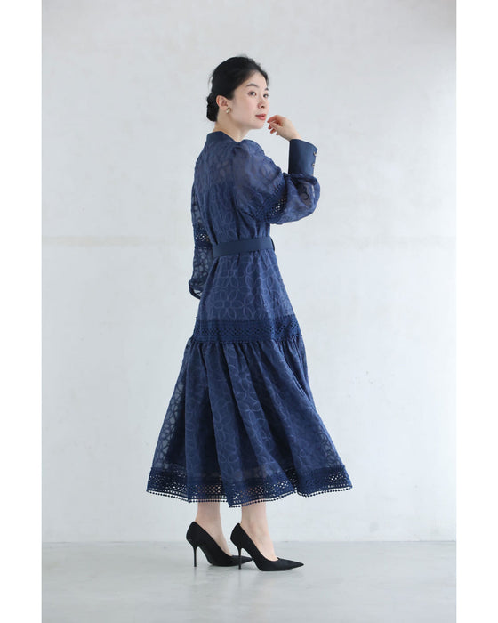 全面に咲く花刺繍のベールロングワンピース(ベルト付き)