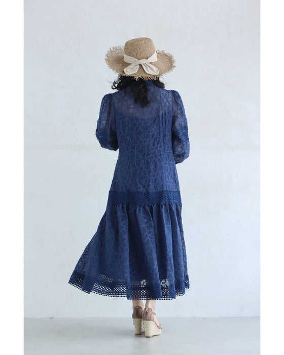 全面に咲く花刺繍のベールロングワンピース(ベルト付き)